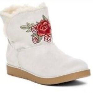 White Rock and Candy Larue Boots with Embroidery